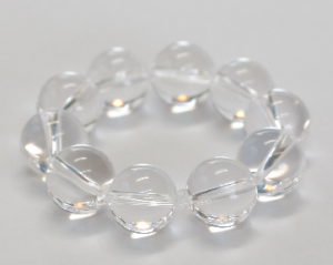 ご利益を10倍増させる金運アップの水晶台座！