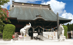 願いを叶えてくれる「幸せを呼ぶ」像（「稲毛新聞」2025年12月号より）