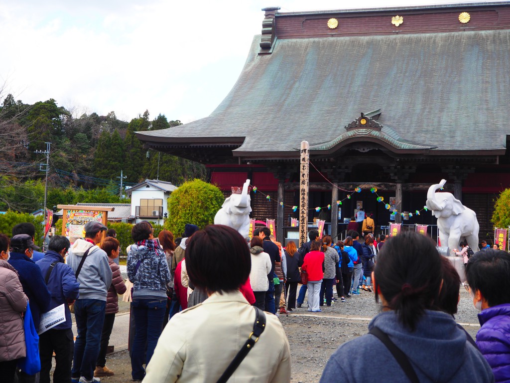 宝くじ当選　今日の【大当たり祈願祭】も大賑わい!